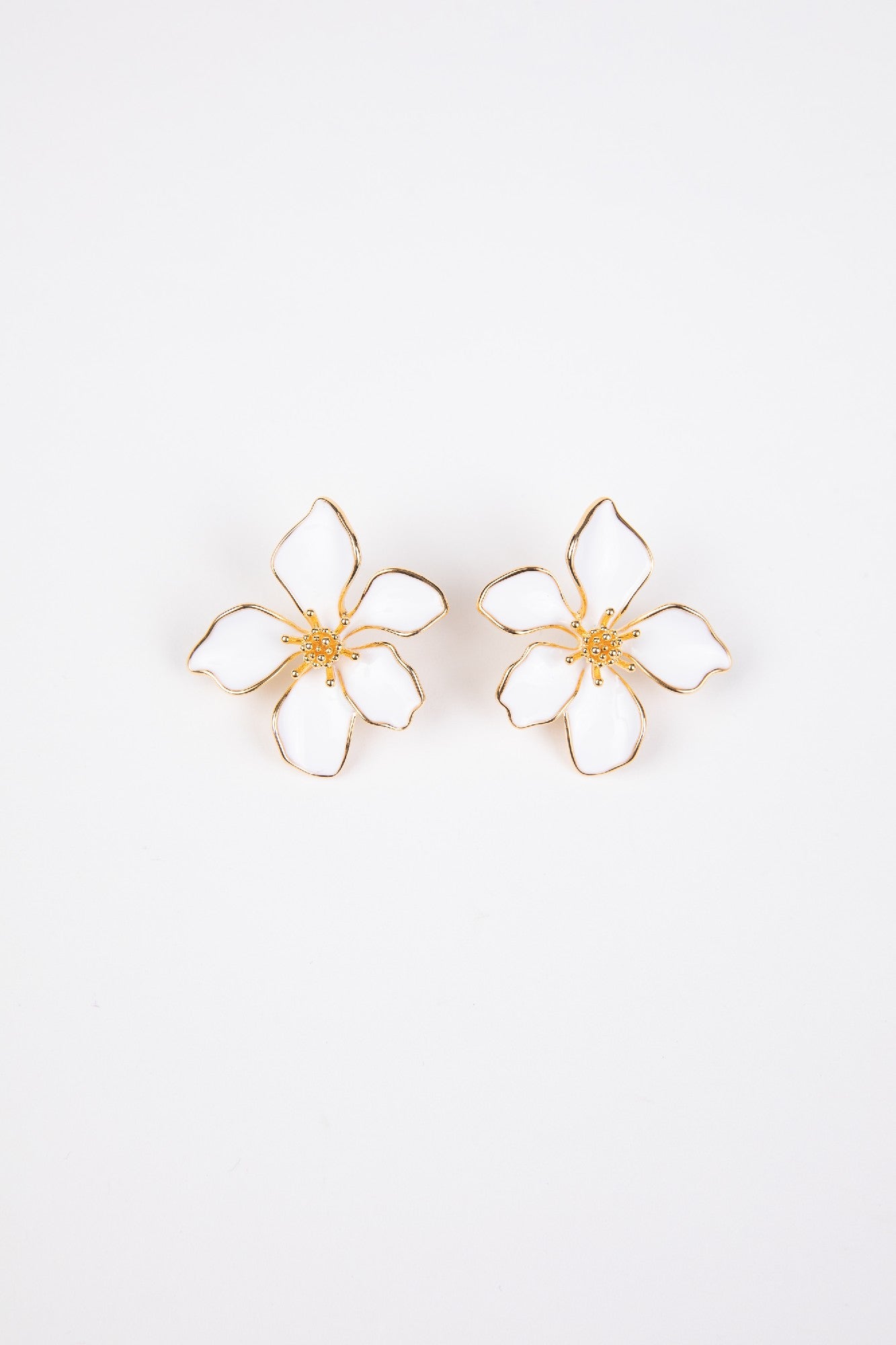 Holiday Trading Co Earrings Adelle white Flower