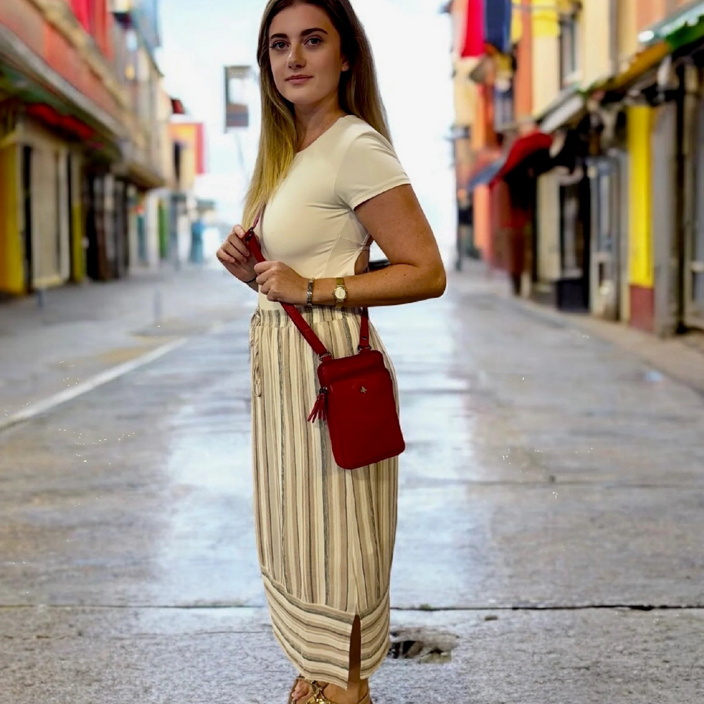 
                      
                        Shoulder Bag Greenwood Leather in Red - Oslo
                      
                    