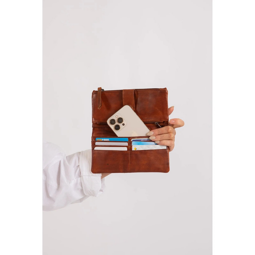 
                      
                        Wallet Greenwood Leather in Cognac - Katie
                      
                    