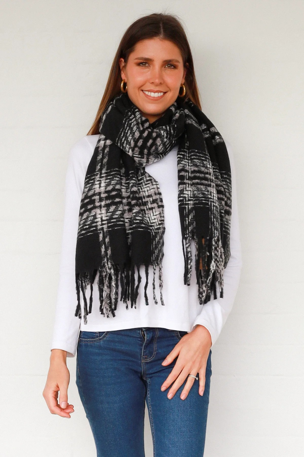 Scarf Winter with tassles - Black and White Checked