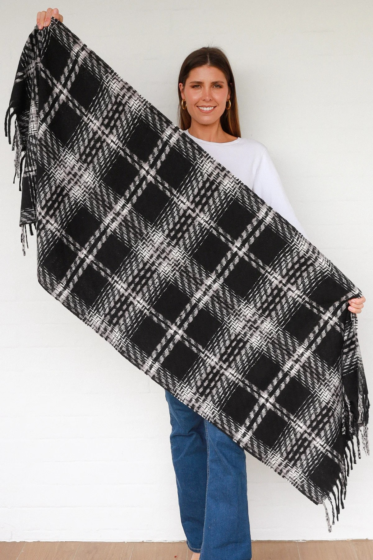 Scarf Winter with tassles - Black and White Checked